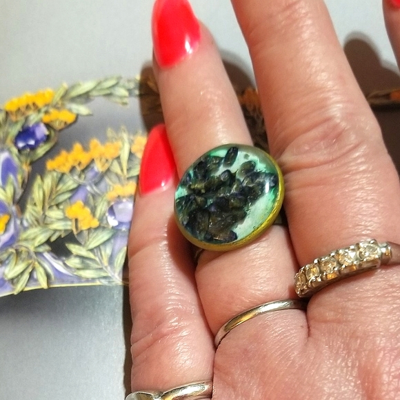 MzMax Resin Designs Trapped Natural Lavender Ring - Picture 6 of 9